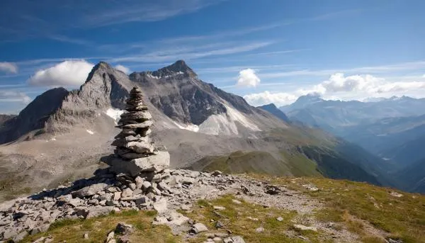 【雑学】登山道に積んである石、あれ何？